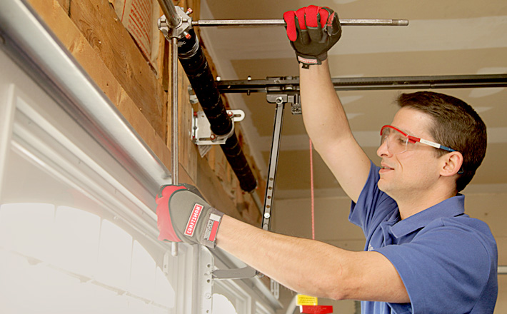 Things You Should Look For While Searching The Best Garage Door Repair Company