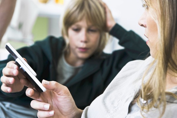 Use Advanced Technology To Monitor Your Loved Ones Mobile Data