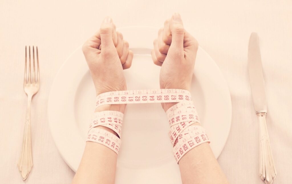 4 Signs You Are Suffering From Eating Disorder!