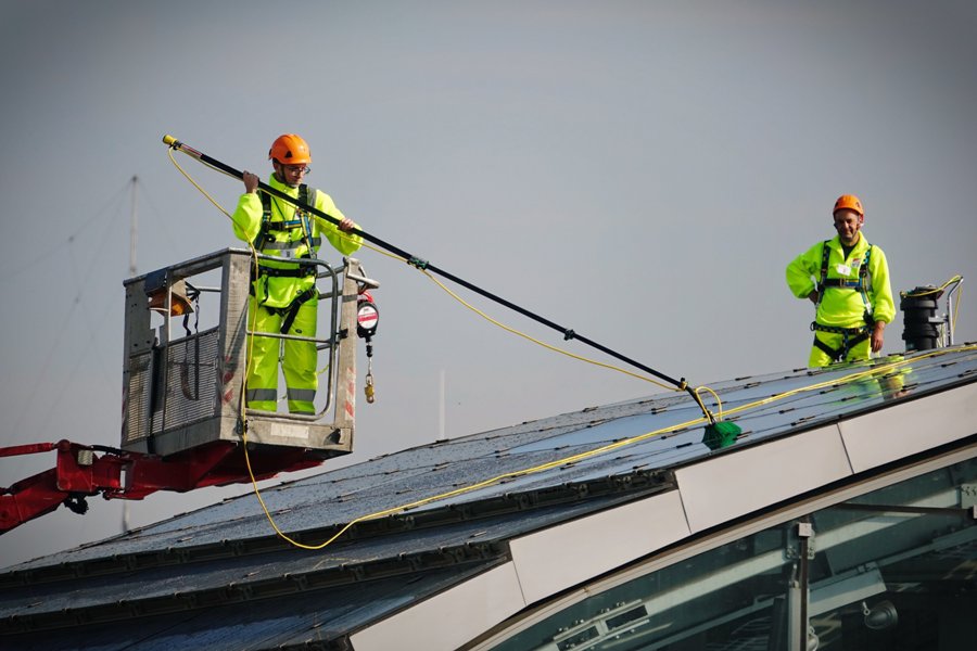 It's Time To Get Your Windows and Gutters Professionally Cleaned