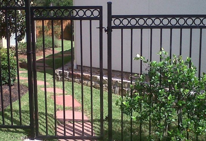 Here’s How You Can Maintain The Beauty Of Your House’s Iron Fence