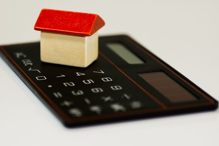 4 Budgeting Tips to Avoid Becoming House Poor