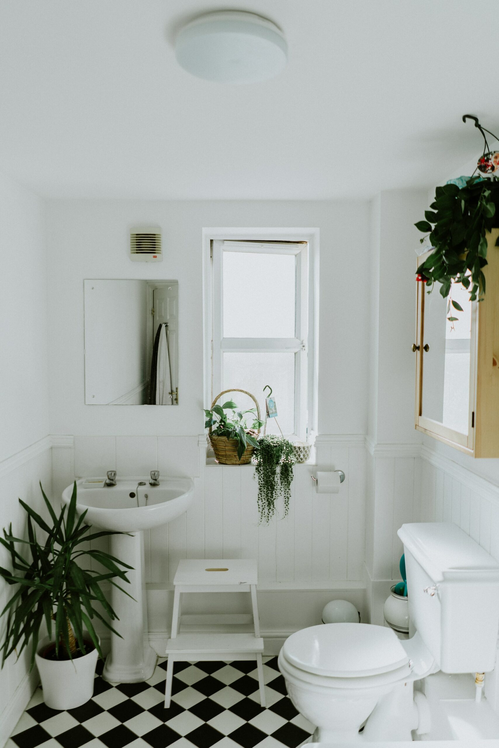 5 Tips For Decorating A Small Bathroom