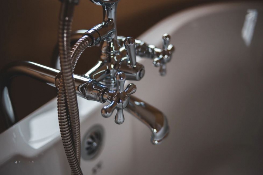 4 Ways A Clogged Drain Can Further Damage Your Home